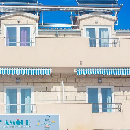 Apartmani Riva Rogoznica  Exteriör bild