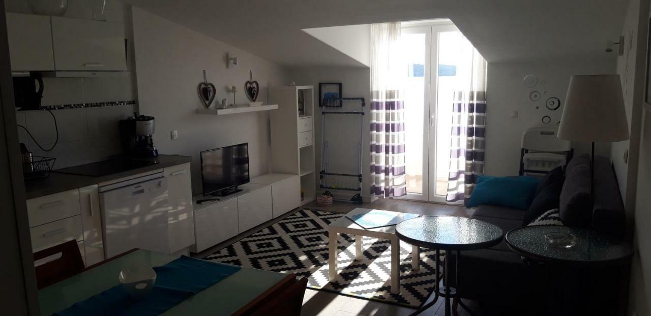Apartmani Riva Rogoznica  Exteriör bild