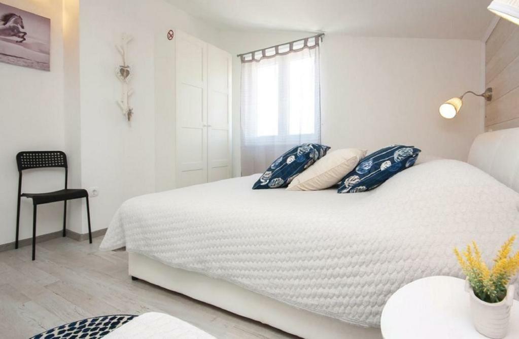 Apartmani Riva Rogoznica  Exteriör bild
