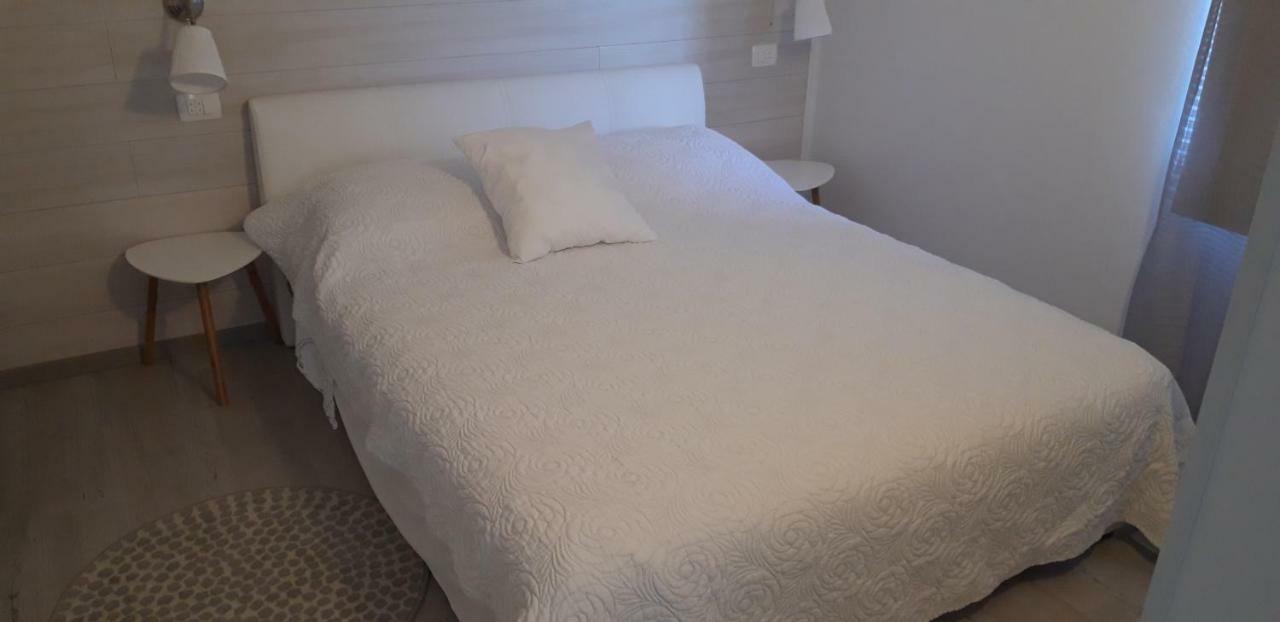 Apartmani Riva Rogoznica  Exteriör bild