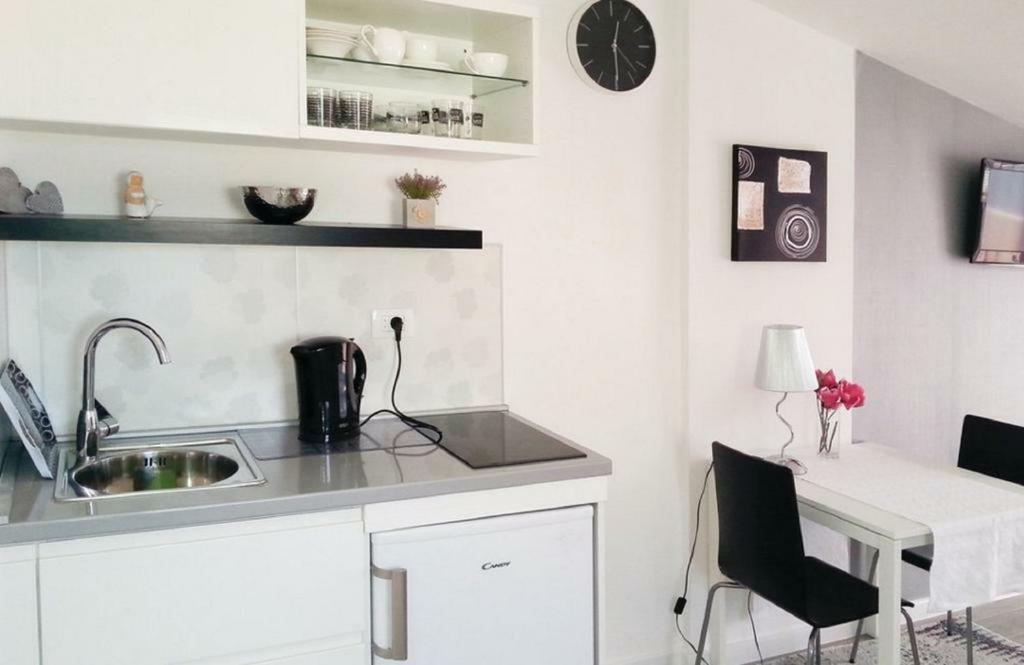 Apartmani Riva Rogoznica  Exteriör bild