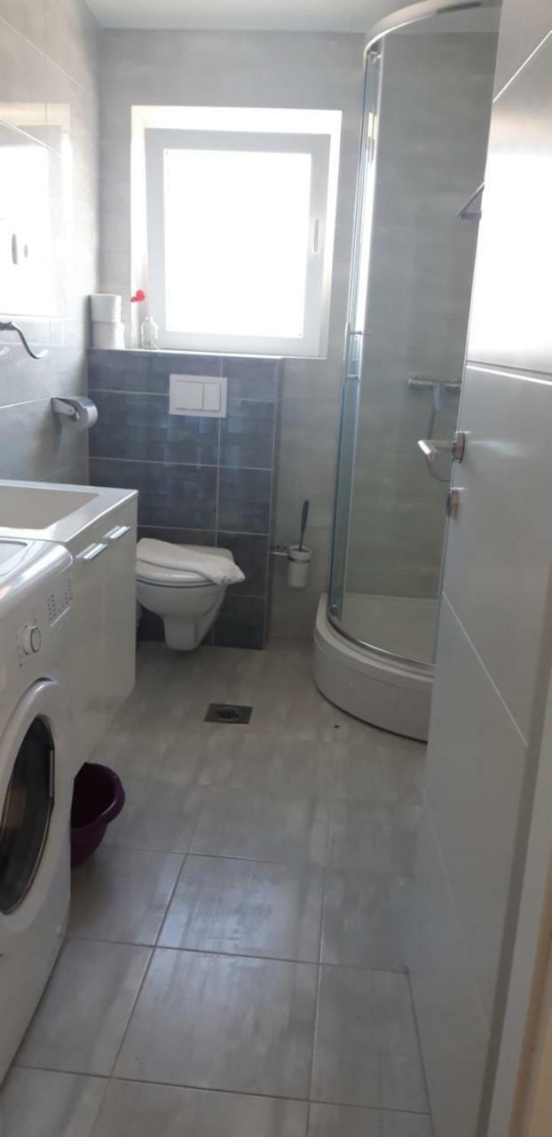 Apartmani Riva Rogoznica  Exteriör bild