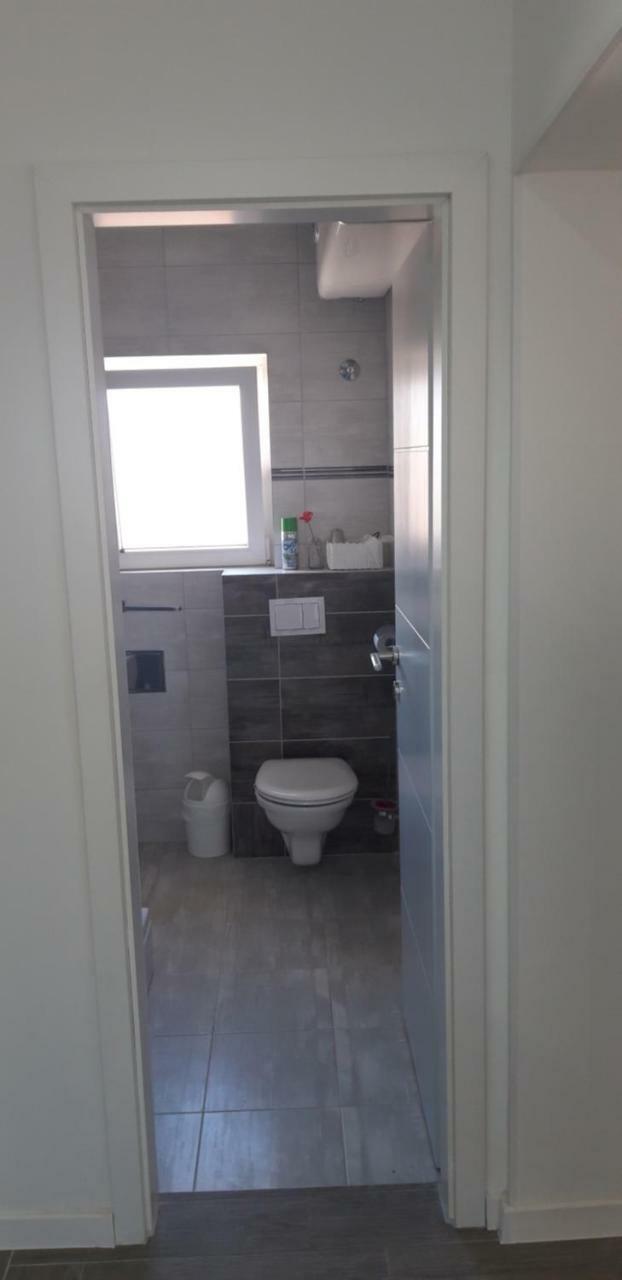 Apartmani Riva Rogoznica  Exteriör bild